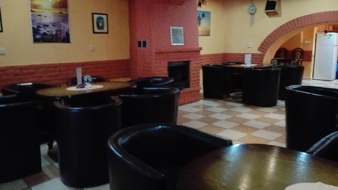 Turisticka Ubytovna Pri Slovenskej Restauracii Brezno Exteriör bild
